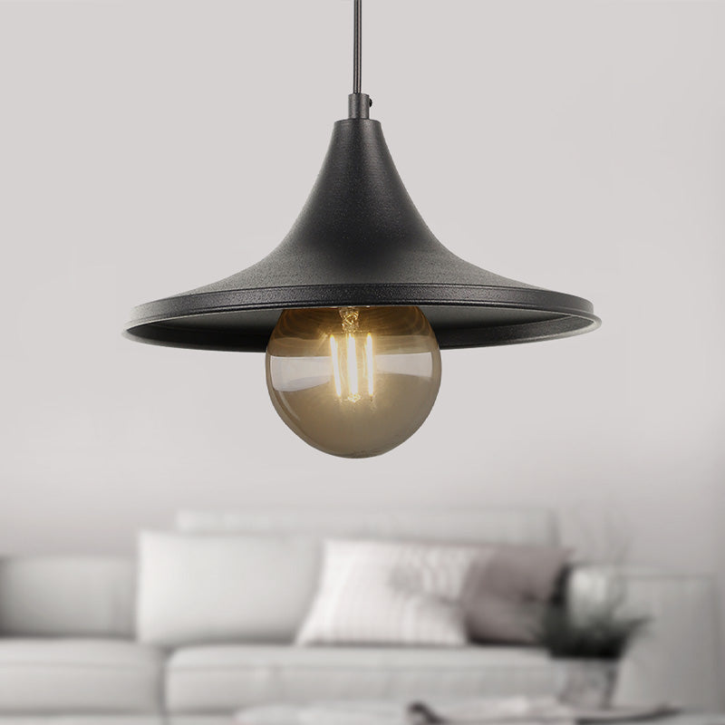 Silia E27 метален едноосветителен плафон в черен цвят 27x27x65cm.
