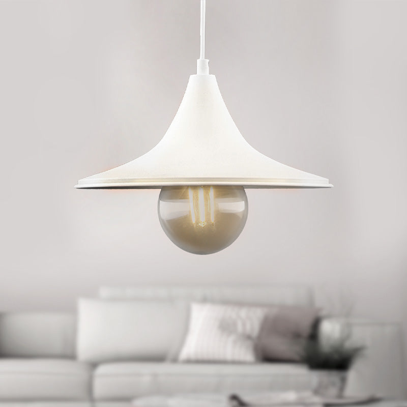 Silia E27 метален едноосветителен плафон в бял цвят 27x27x65cm.