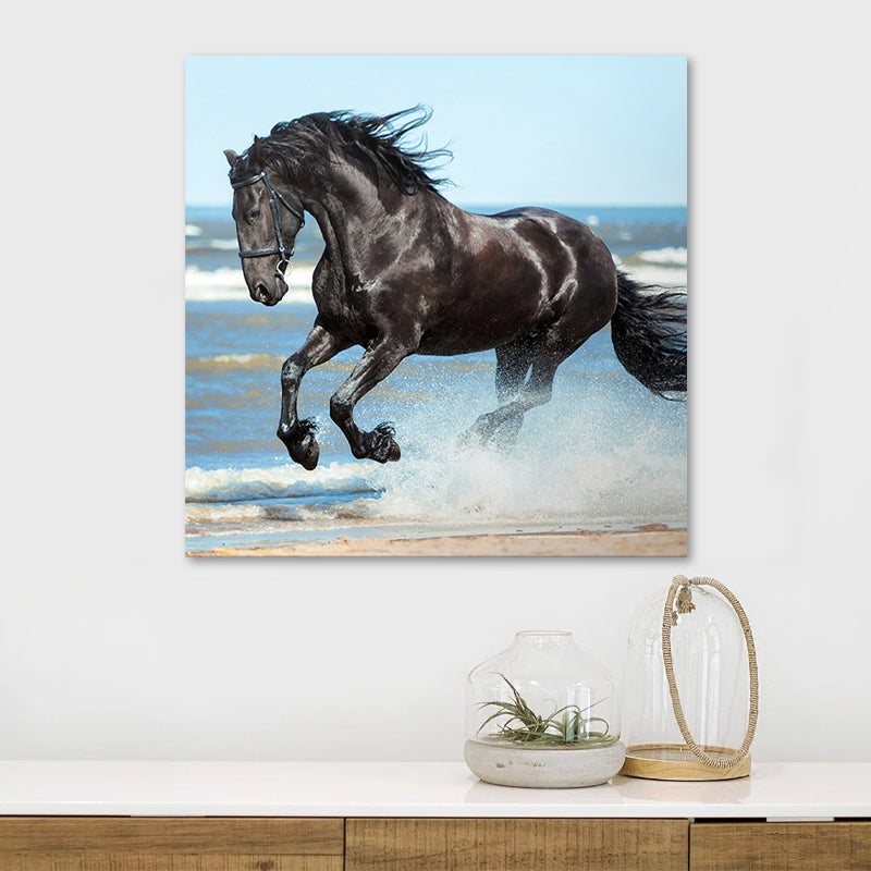 Картина "Black Horse" дигитален печат върху платно 60x60x3cm.