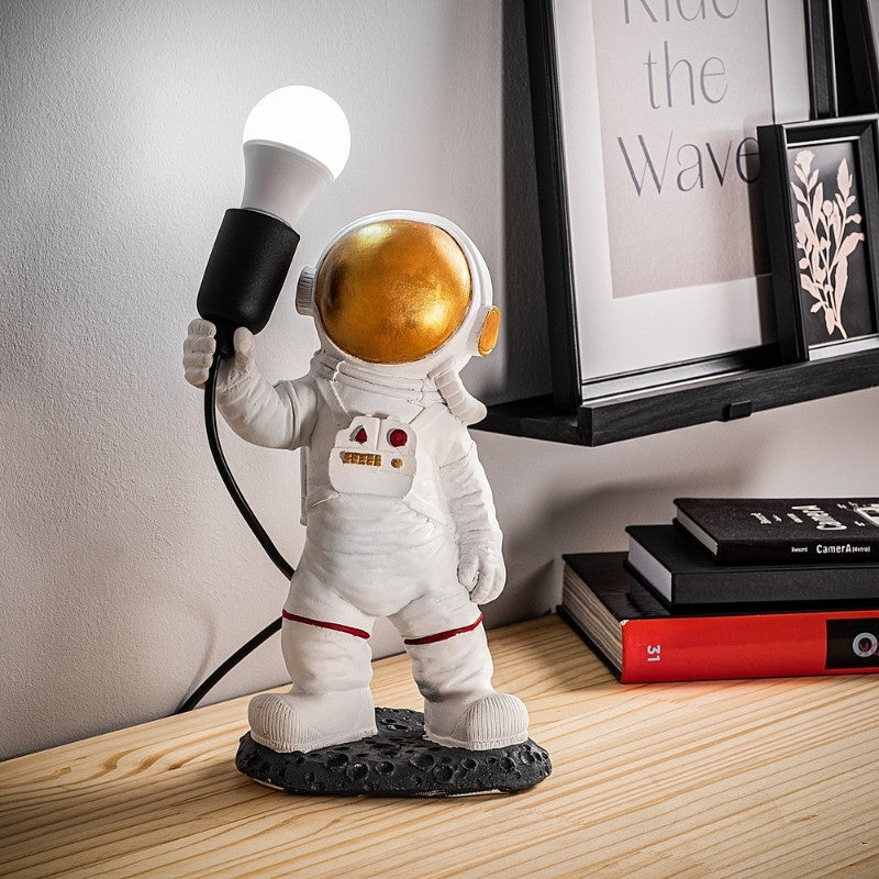 Astronaut полиестерна настолна лампа в бял цвят 20x15x32cm.