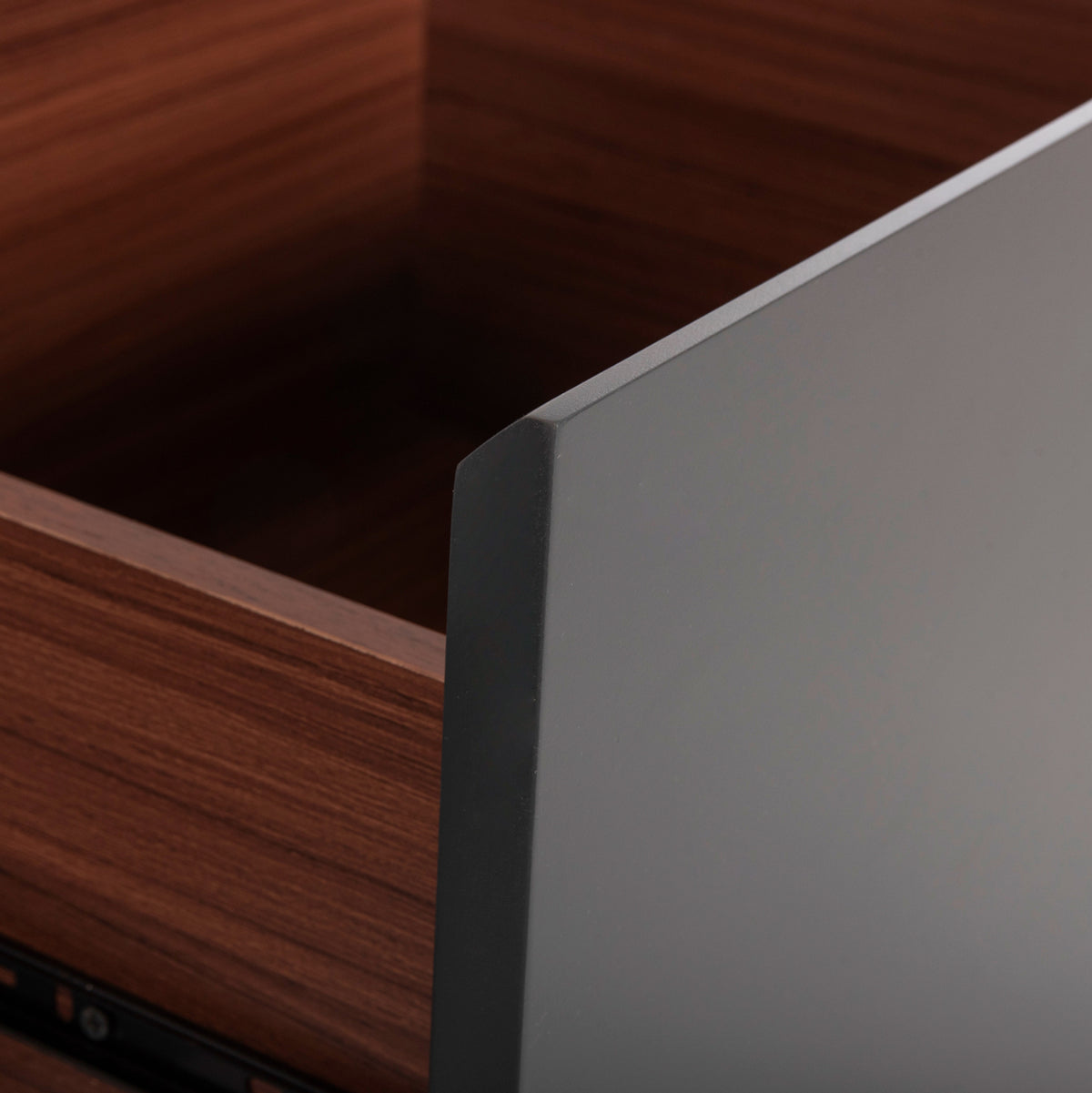 ТВ ШКАФ HUDSON MDF с орехов фурнир в орехов и тъмно сив цвят 180x40x50Hсм.