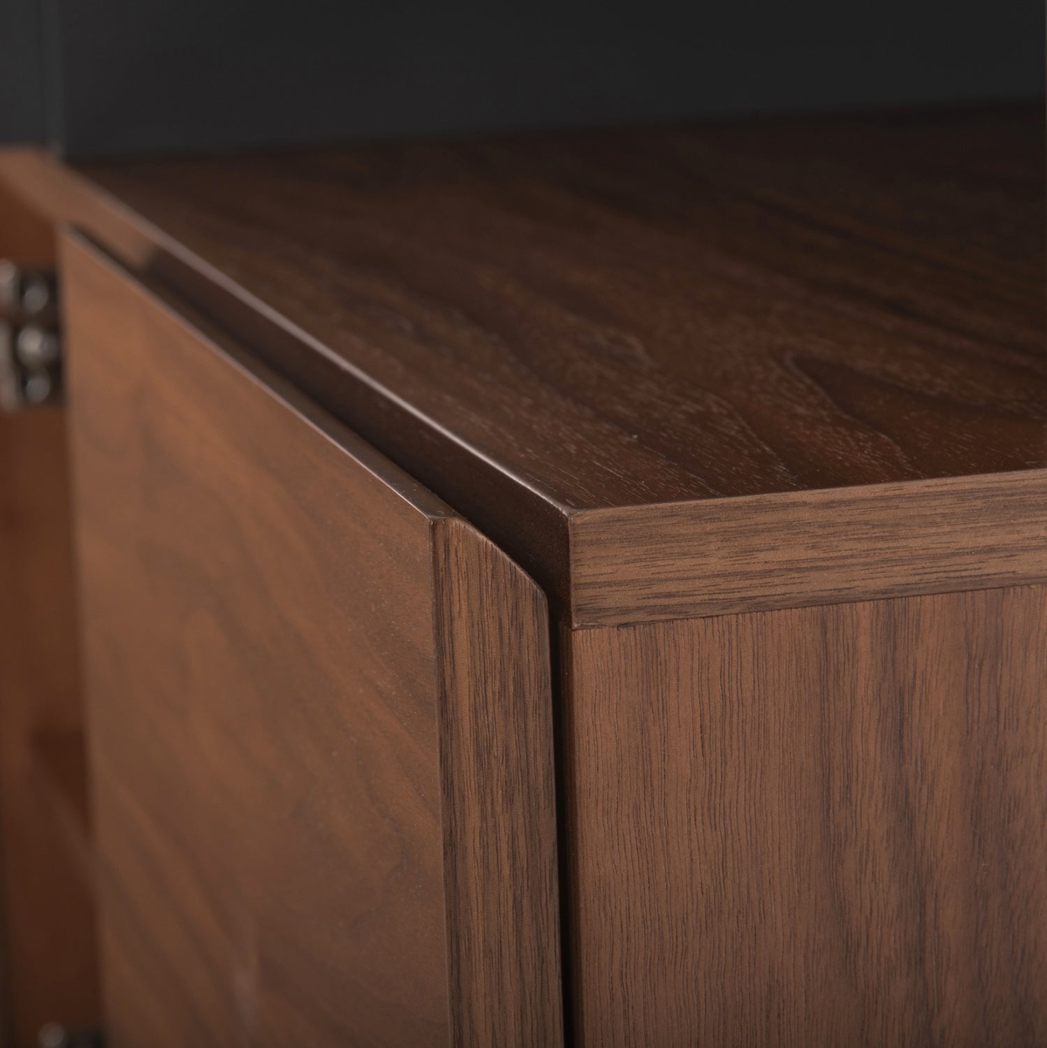 БУФЕТ PREDA MDF с орехов и тъмно сив фурнир 167x28-40x80Hсм.