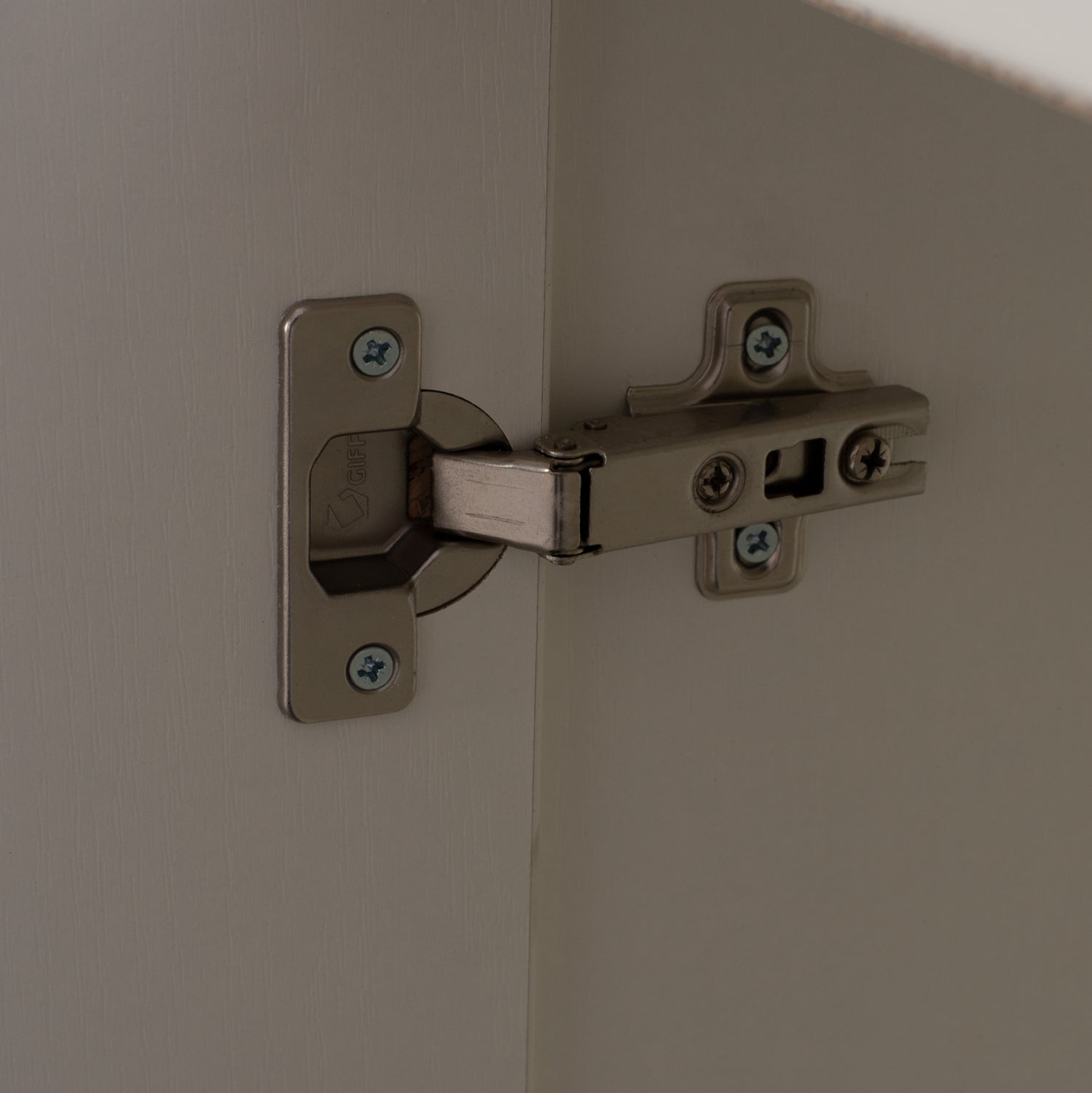 Буфет с 2 врати и 3 чекмеджета Adler бял 120x45x85 см.