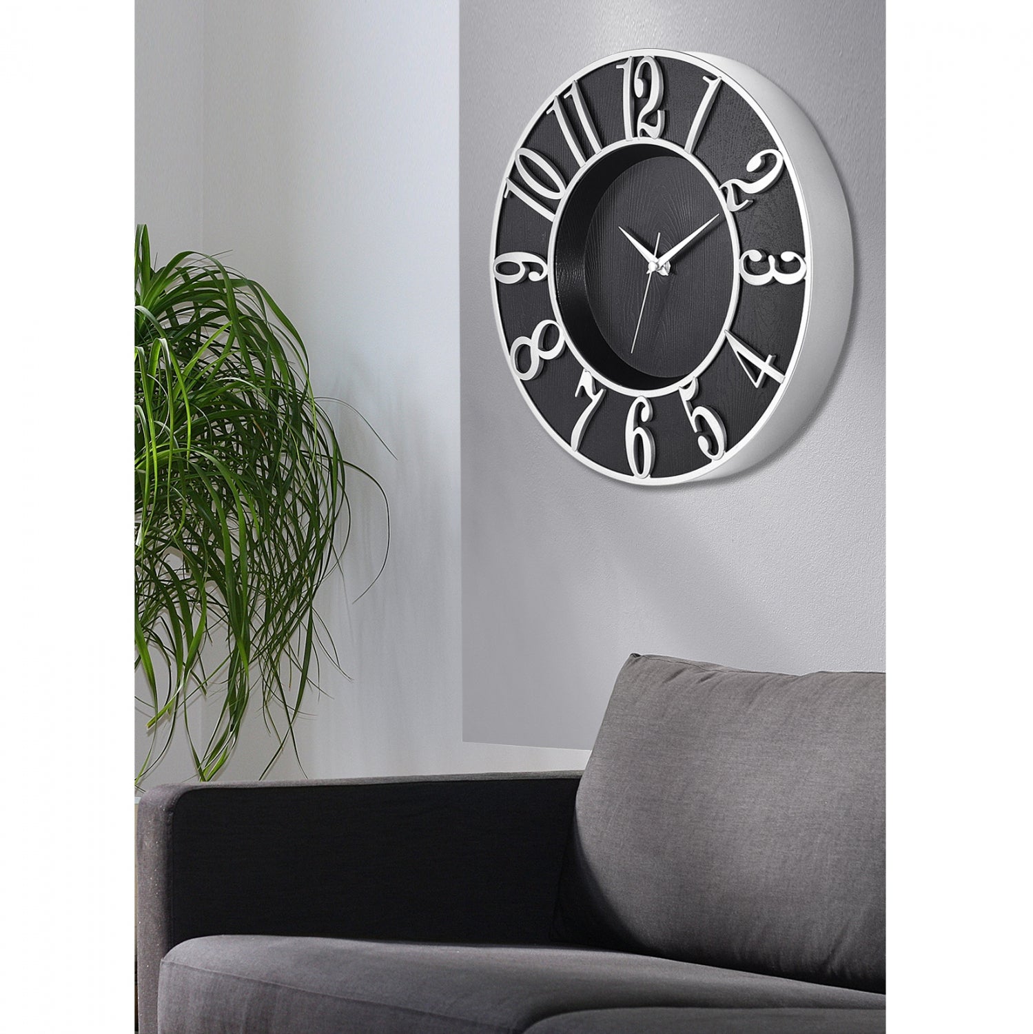 Метален стенен часовник с MDF 34x34 см.